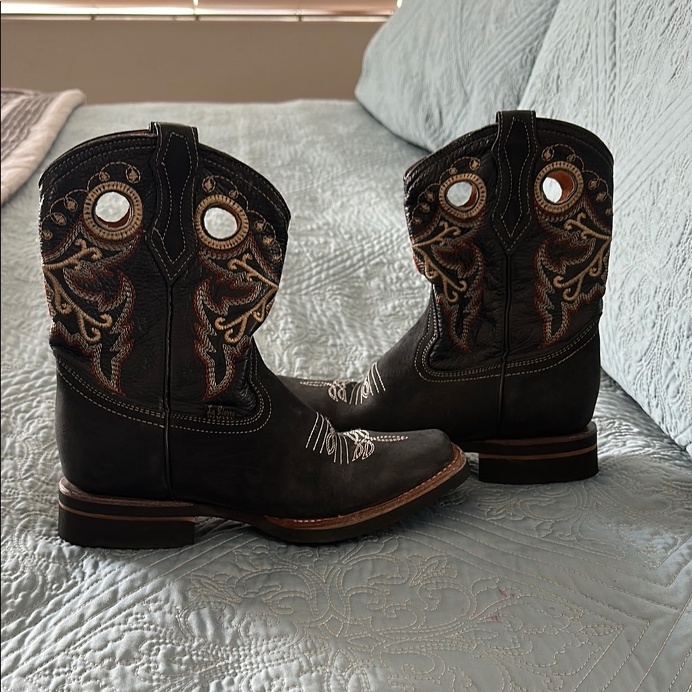 Black Western Cowboy Boots with Embroidered Design